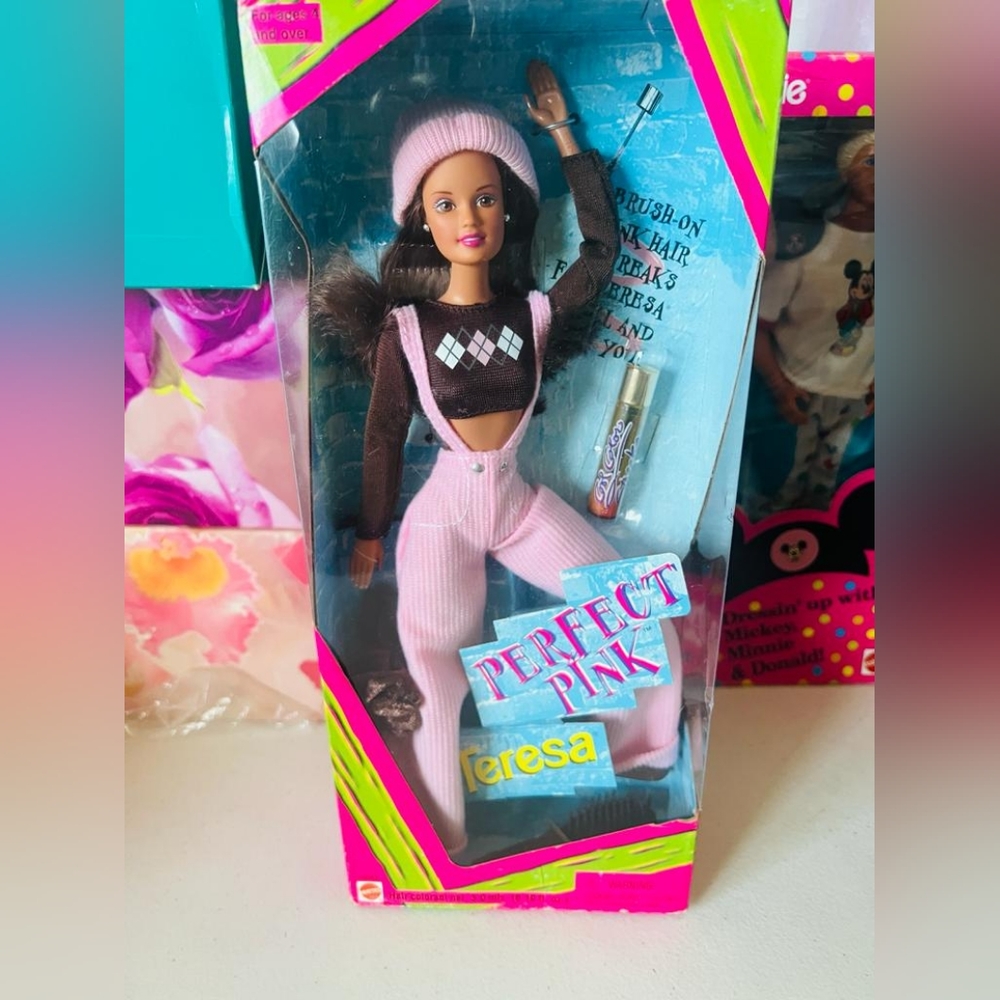 Perfect pink Teresa doll vintage barbie 1997